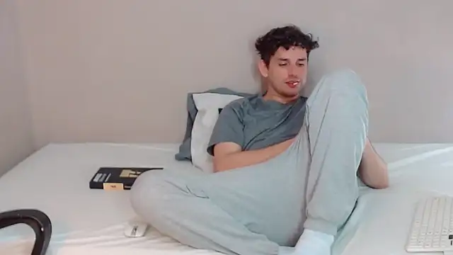 Snapshot of Elio555 chatting on January 2025 02:57:01 AM Elio555 online show from January 2025 02:57:01 AM