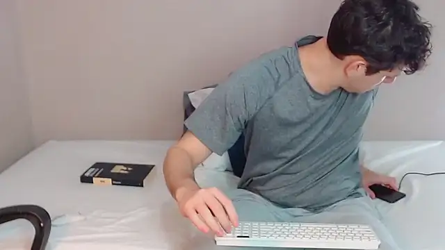 Snapshot of Elio555 chatting on January 2025 06:09:02 AM Elio555 online show from January 2025 06:09:02 AM