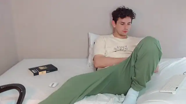 Snapshot of Elio555 chatting on January 2025 03:47:01 AM Elio555 online show from January 2025 03:47:01 AM