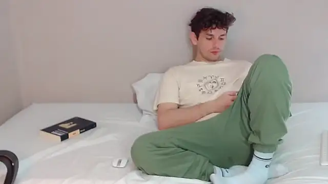 Snapshot of Elio555 chatting on January 2025 11:29:01 PM Elio555 online show from January 2025 11:29:01 PM