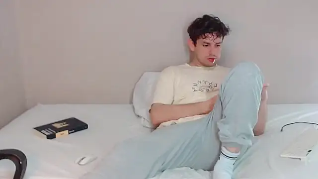 Snapshot of Elio555 chatting on January 2025 02:30:02 AM Elio555 online show from January 2025 02:30:02 AM