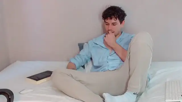 Snapshot of Elio555 chatting on January 2025 07:53:01 PM Elio555 online show from January 2025 07:53:01 PM