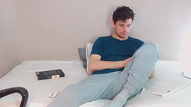 Snapshot of Elio555 chatting on January 2025 08:40:02 PM Elio555 online show from January 2025 08:40:02 PM