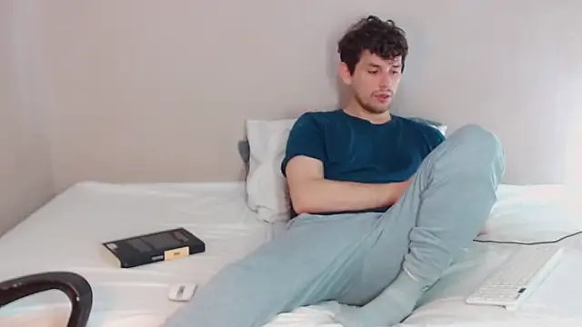 Snapshot of Elio555 chatting on January 2025 09:13:01 PM Elio555 online show from January 2025 09:13:01 PM