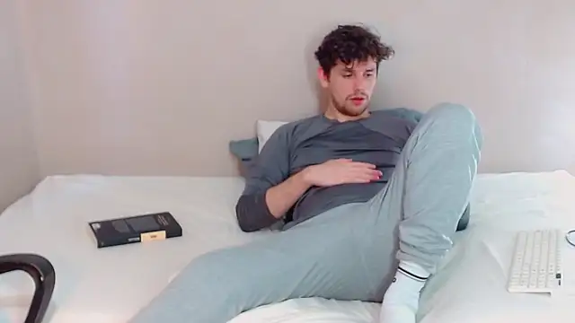 Snapshot of Elio555 chatting on January 2025 07:31:01 PM Elio555 online show from January 2025 07:31:01 PM