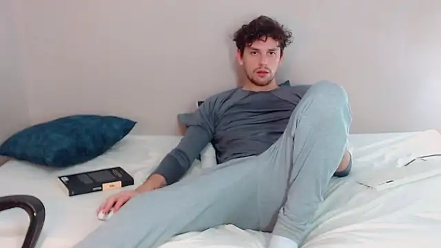 Snapshot of Elio555 chatting on January 2025 10:35:02 PM Elio555 online show from January 2025 10:35:02 PM