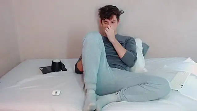 Snapshot of Elio555 chatting on January 2025 12:07:02 PM Elio555 online show from January 2025 12:07:02 PM