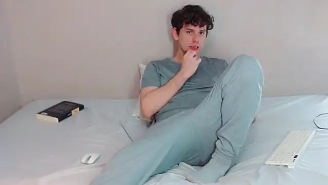 Snapshot of Elio555 chatting on January 2025 10:10:01 PM Elio555 online show from January 2025 10:10:01 PM