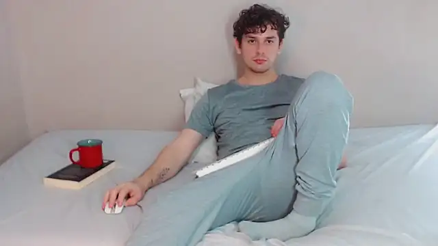 Snapshot of Elio555 chatting on February 2025 03:09:01 AM Elio555 online show from February 2025 03:09:01 AM