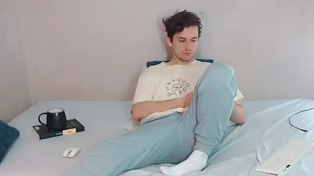 Snapshot of Elio555 chatting on February 2025 07:07:01 PM Elio555 online show from February 2025 07:07:01 PM