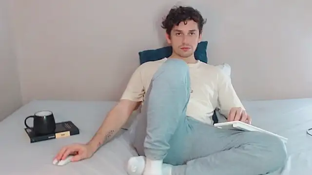 Snapshot of Elio555 chatting on February 2025 10:10:02 PM Elio555 online show from February 2025 10:10:02 PM