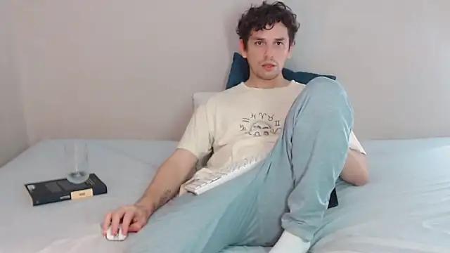 Snapshot of Elio555 chatting on February 2025 04:27:01 AM Elio555 online show from February 2025 04:27:01 AM