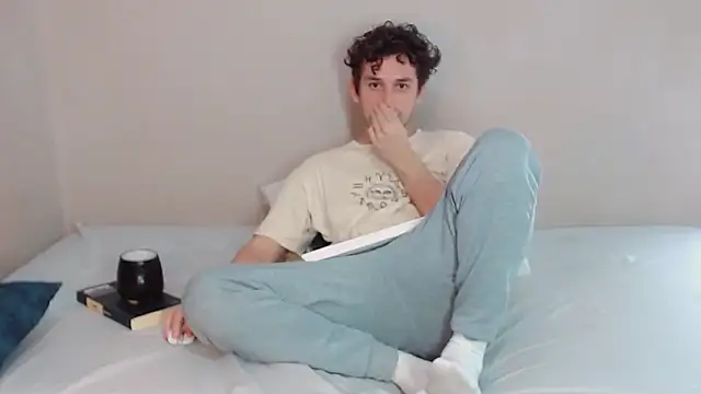 Snapshot of Elio555 chatting on February 2025 04:14:02 AM Elio555 online show from February 2025 04:14:02 AM