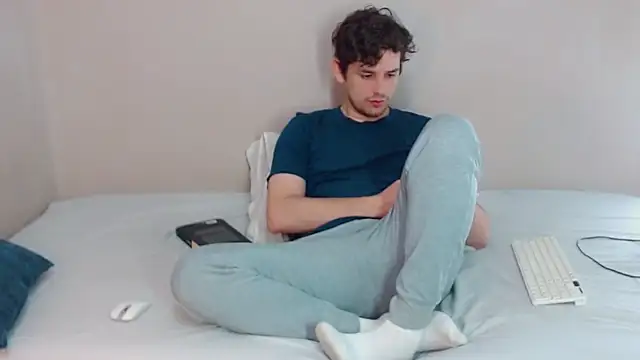 Snapshot of Elio555 chatting on February 2025 10:30:01 PM Elio555 online show from February 2025 10:30:01 PM