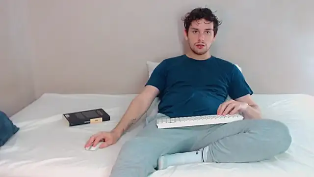 Snapshot of Elio555 chatting on February 2025 08:55:01 PM Elio555 online show from February 2025 08:55:01 PM