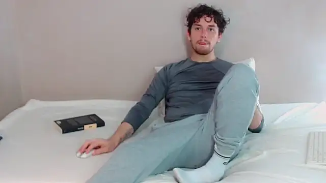 Snapshot of Elio555 chatting on February 2025 09:16:01 PM Elio555 online show from February 2025 09:16:01 PM