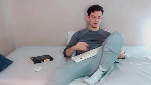 Snapshot of Elio555 chatting on March 2025 08:40:01 PM Elio555 online show from March 2025 08:40:01 PM