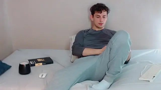 Snapshot of Elio555 chatting on March 2025 11:42:01 PM Elio555 online show from March 2025 11:42:01 PM