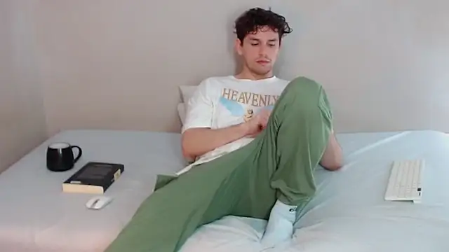 Snapshot of Elio555 chatting on March 2025 04:05:02 AM Elio555 online show from March 2025 04:05:02 AM