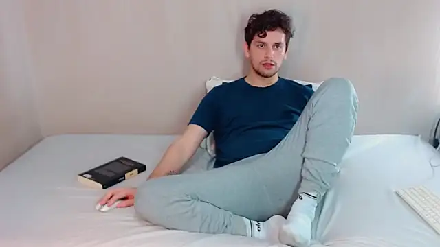 Snapshot of Elio555 chatting on March 2025 01:01:02 PM Elio555 online show from March 2025 01:01:02 PM