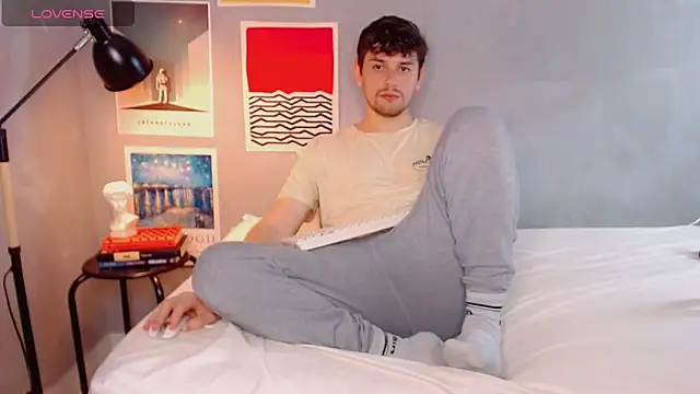 Snapshot of Elio555 chatting on October 2025 06:58:02 PM Elio555 online show from October 2025 06:58:02 PM