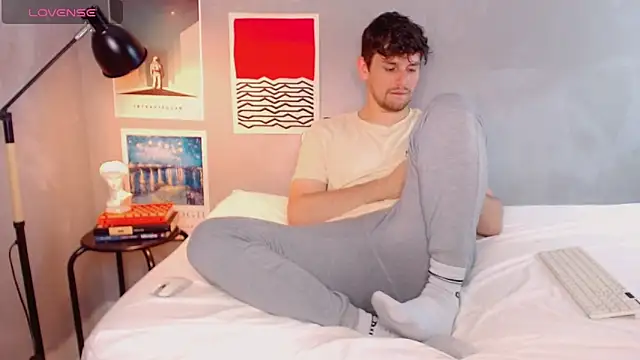 Snapshot of Elio555 chatting on October 2025 08:24:02 PM Elio555 online show from October 2025 08:24:02 PM