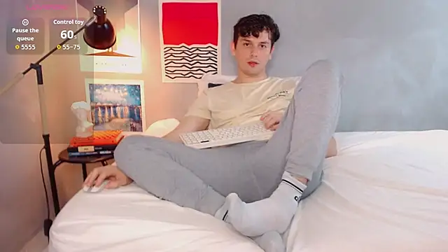 Snapshot of Elio555 chatting on October 2025 01:17:01 AM Elio555 online show from October 2025 01:17:01 AM