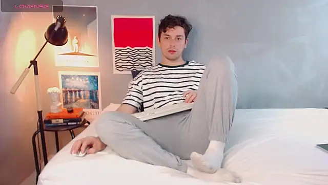 Snapshot of Elio555 chatting on November 2025 12:16:01 PM Elio555 online show from November 2025 12:16:01 PM