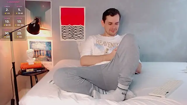 Snapshot of Elio555 chatting on November 2025 08:31:01 PM Elio555 online show from November 2025 08:31:01 PM