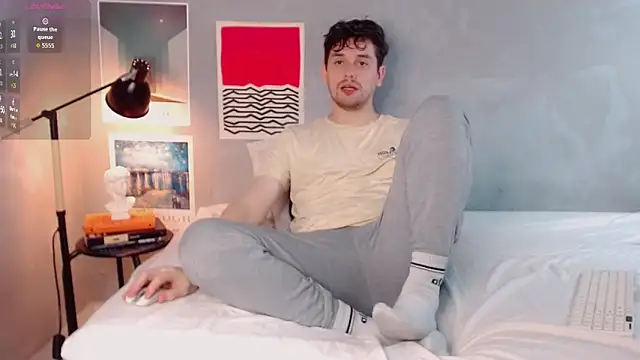 Snapshot of Elio555 chatting on November 2025 08:24:02 PM Elio555 online show from November 2025 08:24:02 PM