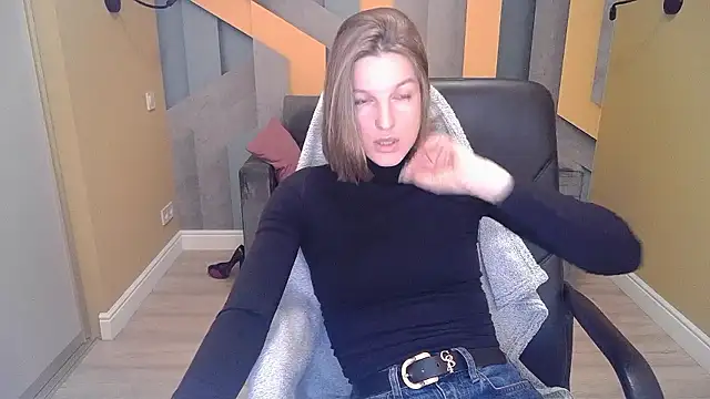 Snapshot of EmilyWalkeri chatting on December 2024 07:47:02 AM EmilyWalkeri online show from December 2024 07:47:02 AM