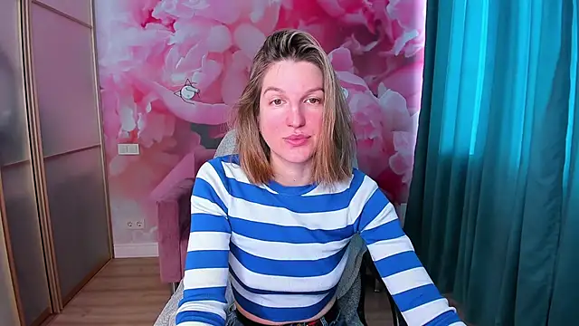 Snapshot of EmilyWalkeri chatting on February 2025 07:41:01 AM EmilyWalkeri online show from February 2025 07:41:01 AM