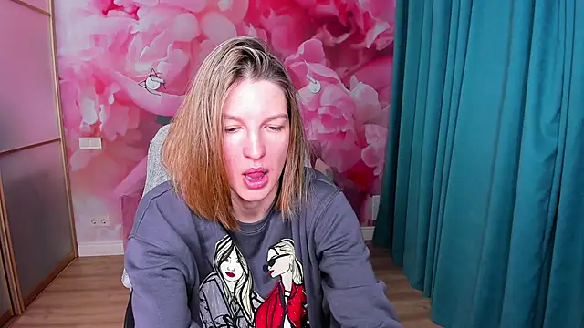 Snapshot of EmilyWalkeri chatting on February 2025 07:51:02 AM EmilyWalkeri online show from February 2025 07:51:02 AM