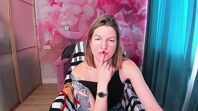 Snapshot of EmilyWalkeri chatting on February 2025 06:49:02 AM EmilyWalkeri online show from February 2025 06:49:02 AM