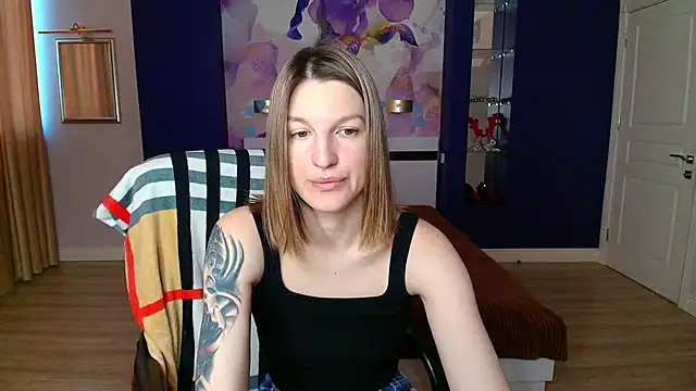 Snapshot of EmilyWalkeri chatting on February 2025 08:04:01 AM EmilyWalkeri online show from February 2025 08:04:01 AM