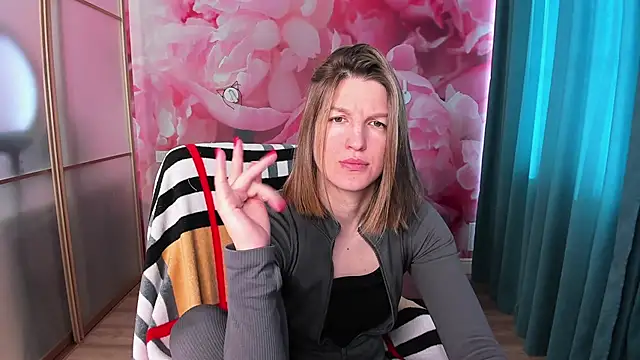 Snapshot of EmilyWalkeri chatting on February 2025 08:06:02 AM EmilyWalkeri online show from February 2025 08:06:02 AM