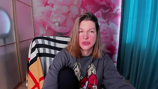 Snapshot of EmilyWalkeri chatting on March 2025 07:00:02 AM EmilyWalkeri online show from March 2025 07:00:02 AM