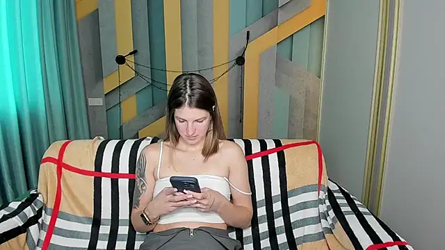 Snapshot of EmilyWalkeri chatting on October 2025 07:33:01 AM EmilyWalkeri online show from October 2025 07:33:01 AM