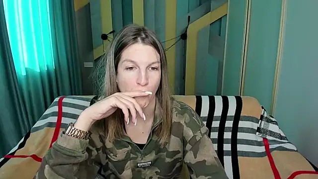 Snapshot of EmilyWalkeri chatting on October 2025 07:43:01 AM EmilyWalkeri online show from October 2025 07:43:01 AM