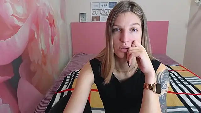 Snapshot of EmilyWalkeri chatting on December 2025 08:08:02 AM EmilyWalkeri online show from December 2025 08:08:02 AM