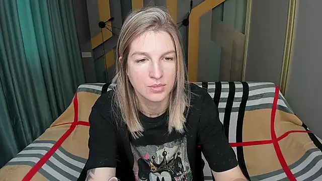 Snapshot of EmilyWalkeri chatting on December 2025 07:06:02 AM EmilyWalkeri online show from December 2025 07:06:02 AM