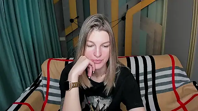 Snapshot of EmilyWalkeri chatting on December 2025 07:50:01 AM EmilyWalkeri online show from December 2025 07:50:01 AM