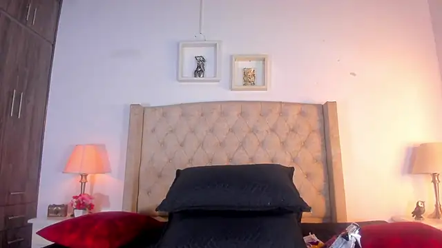 allisson m online show from December 2025 12:12:02 PM