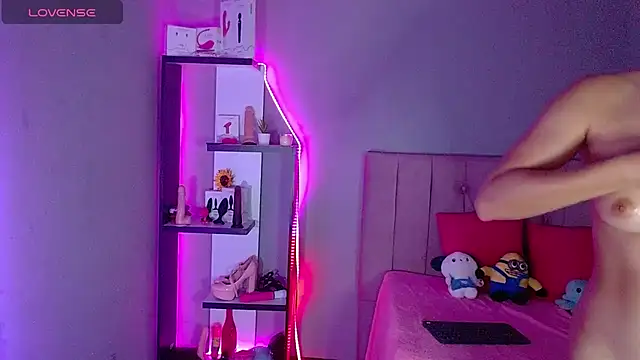 Snapshot of LoaLuxury chatting on December 2024 10:52:02 PM LoaLuxury online show from December 2024 10:52:02 PM