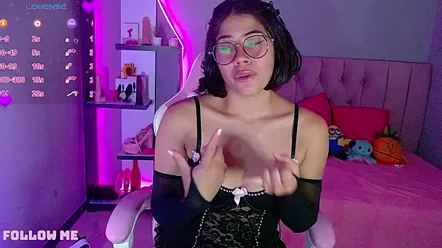 Snapshot of LoaLuxury chatting on December 2024 07:10:01 PM LoaLuxury online show from December 2024 07:10:01 PM