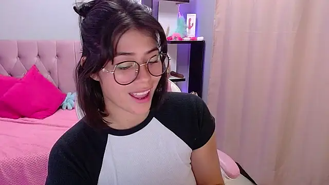 Snapshot of LoaLuxury chatting on March 2025 11:56:01 PM LoaLuxury online show from March 2025 11:56:01 PM