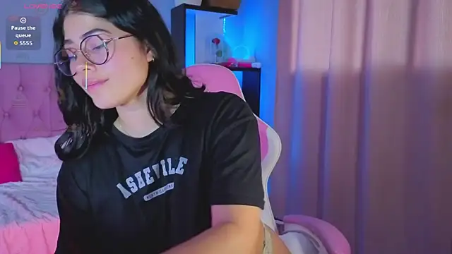 Snapshot of LoaLuxury chatting on October 2025 07:21:01 PM LoaLuxury online show from October 2025 07:21:01 PM