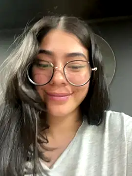 Snapshot of LoaLuxury chatting on October 2025 09:13:01 PM LoaLuxury online show from October 2025 09:13:01 PM