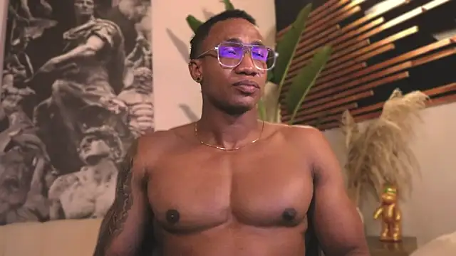 Snapshot of Logan_Varela chatting on February 2025 01:30:02 AM Logan Varela online show from February 2025 01:30:02 AM