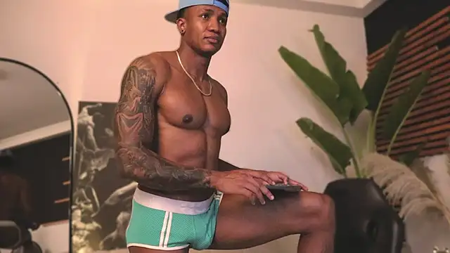 Snapshot of Logan_Varela chatting on February 2025 11:37:01 PM Logan Varela online show from February 2025 11:37:01 PM